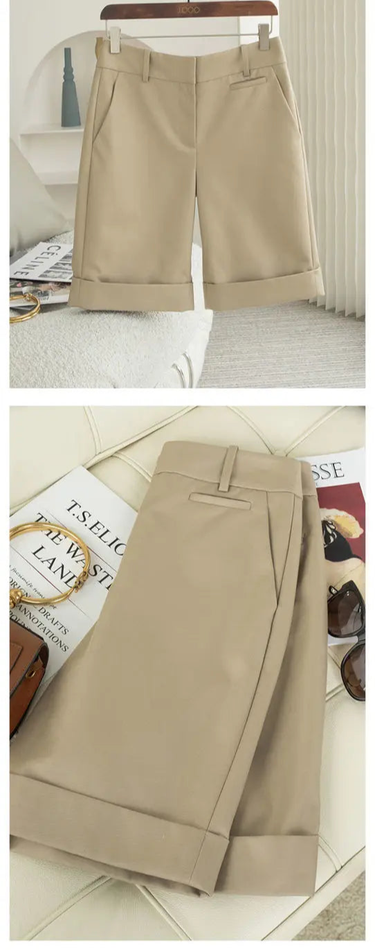 Bermuda classique beige avec revers, coupé droit, non froissable, taille régulière | SuzzaneMarket