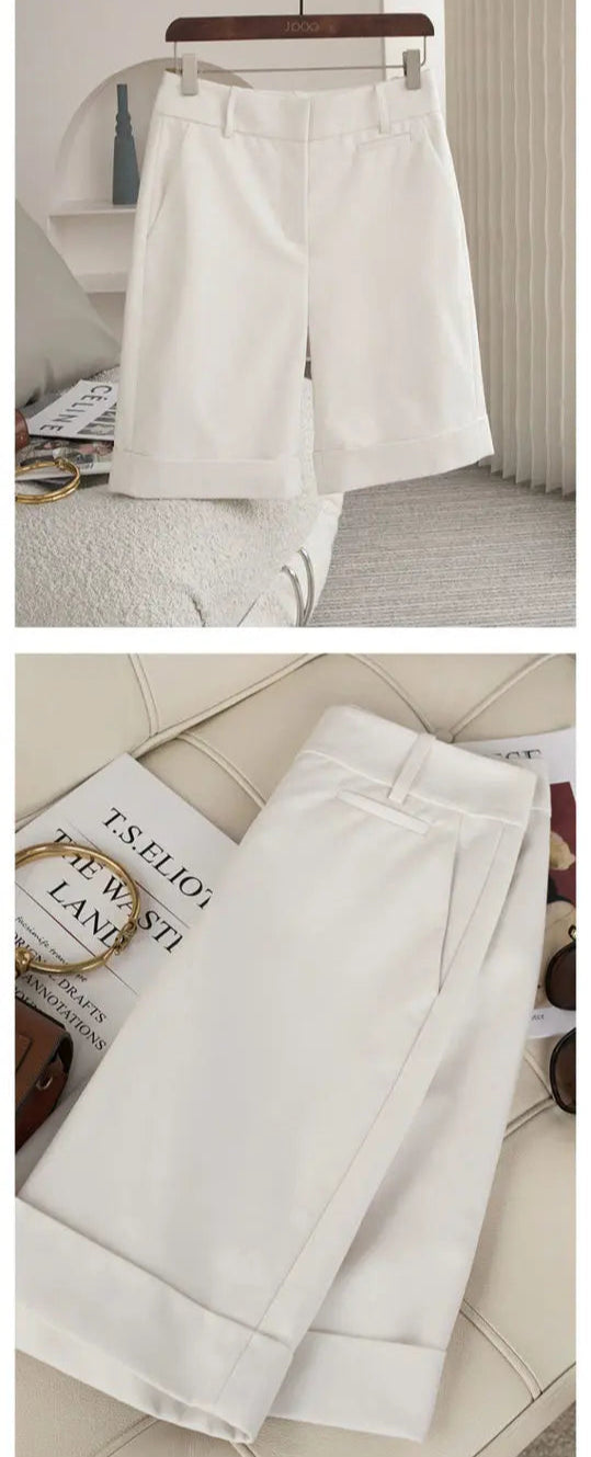 Bermuda classiques blanches avec revers, coupe droite, longueur genoux, tissu polyester |SuzzaneMarket