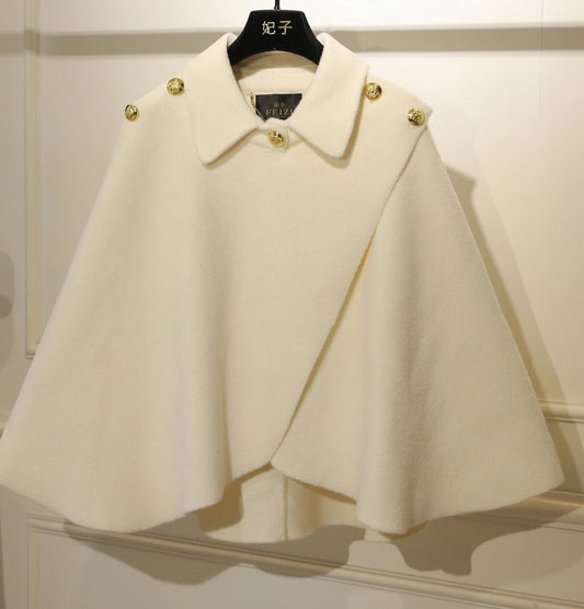 Cape Laine Asymétrique en laine mélangée avec boutons dorés, disponible en 4 couleurs | SuzzaneMarket