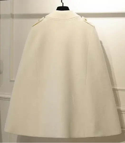 Cape Lainage Double Boutonnage en laine mélangée, blanc, vue arrière, non doublée. Disponible en plusieurs tailles. |SuzzaneMarket