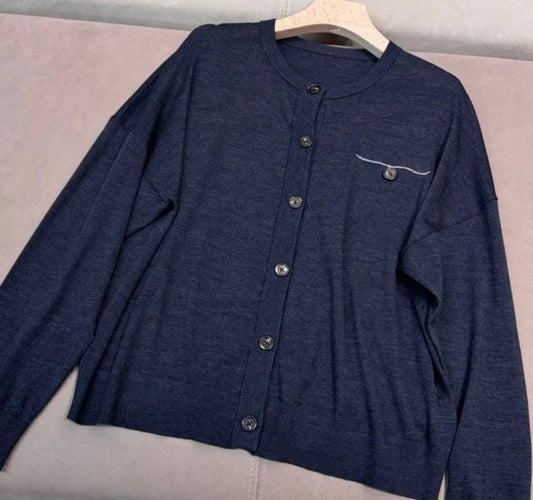 Cardigan en laine mérinos et soie, coupe ample avec boutons, couleur bleu marine | SuzzaneMarket