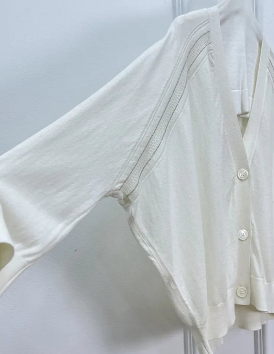Cardigan en tricot soie et lin couleur crème, avec col V, mancherons raglants et boutons | SuzzaneMarket