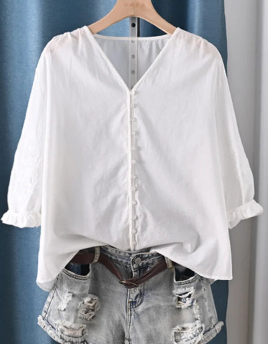 Chemise coton fin blanche, manches 3/4, boutonnage, broderie ton sur ton, coupe droite souple | SuzzaneMarket