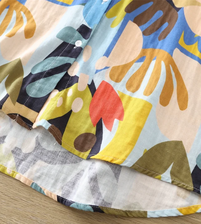 Close-up of the colorful batik pattern on a Chemise Coton Batik shirt with long sleeves | SuzzaneMarket