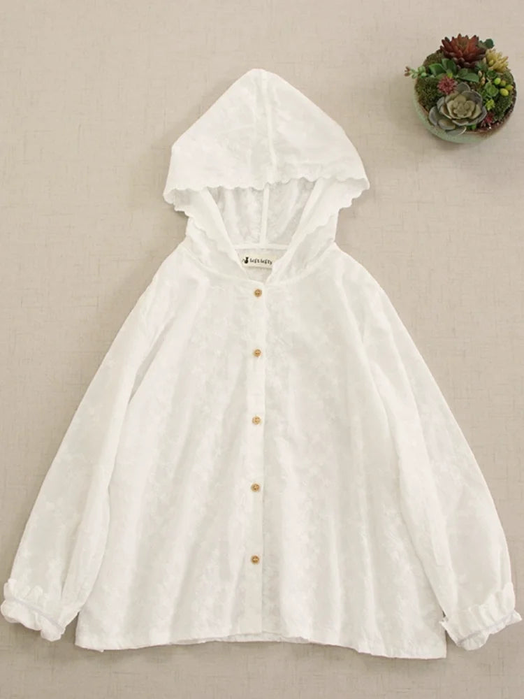 Chemise japonaise Mori Kawaii en coton blanc, à manches longues et capuche festonnée | SuzzaneMarket