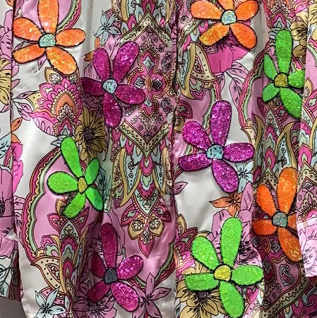 Colorful floral print on Chemise Pop Ample with sequined flowers, perfect for spring fashion. |SuzzaneMarket