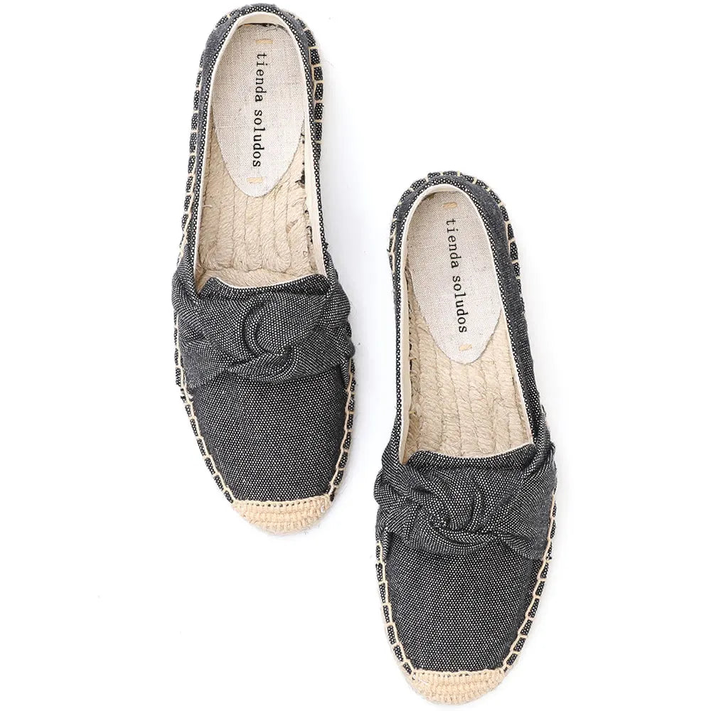 Espadrilles en toile avec noeud, semelle en chanvre et gomme, en noir. Parfaites pour le confort d'été. | SuzzaneMarket