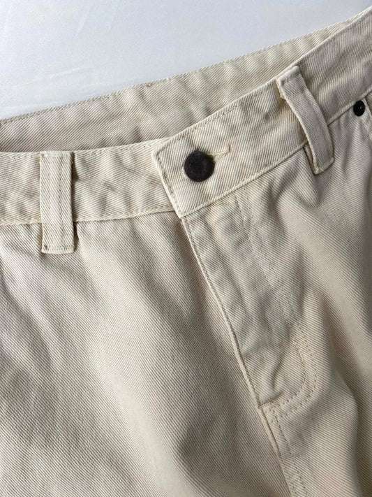 Close-up of loose fit beige denim jeans waistband with button detail | SuzzaneMarket
