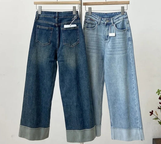 Baggy jeans in two colors, high waist, loose fit, wide legs, featuring stitched cuffs | SuzzaneMarket