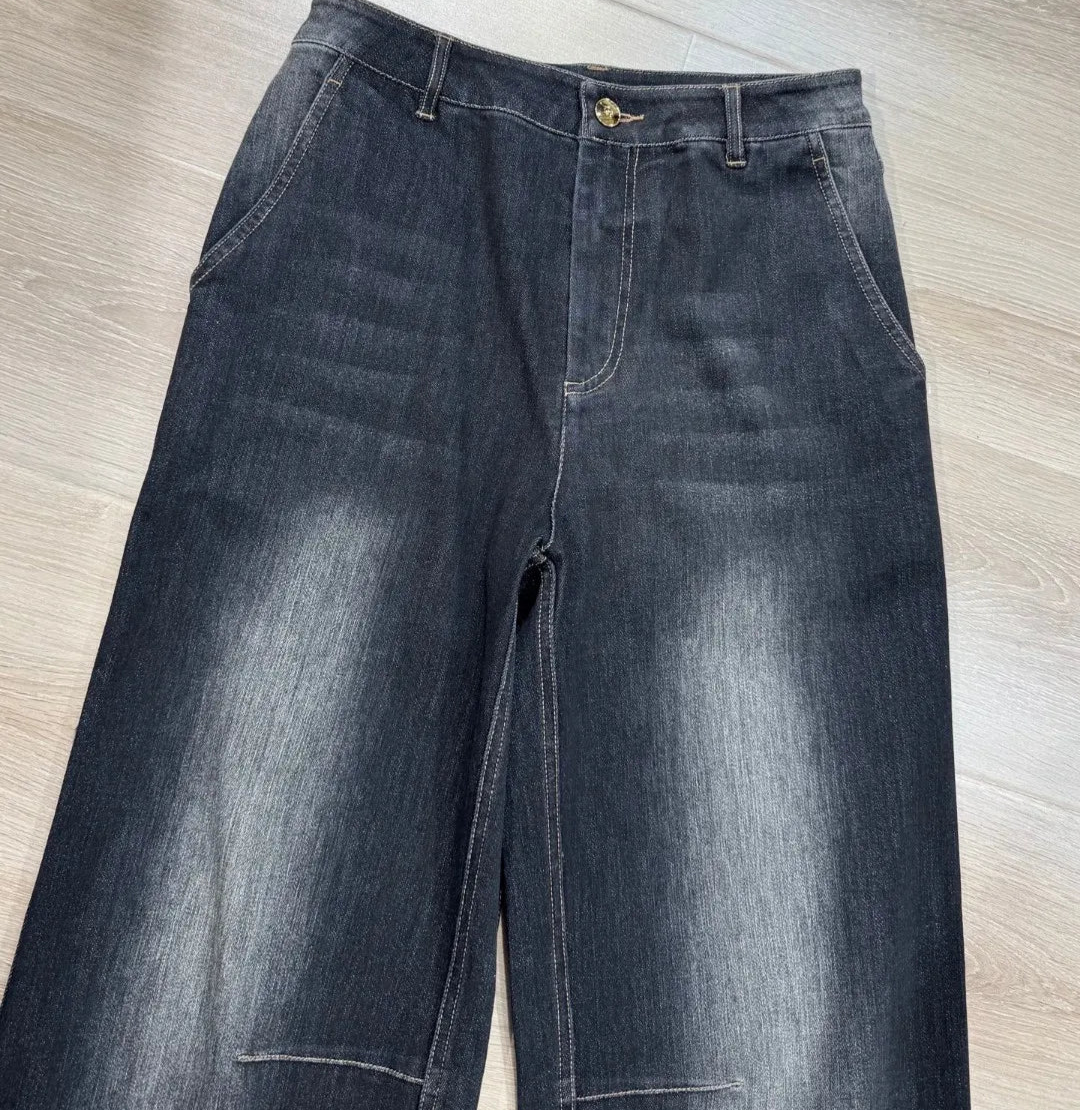 Flared denim jeans with high waist, knee stitching, and slightly stretch fabric | SuzzaneMarket