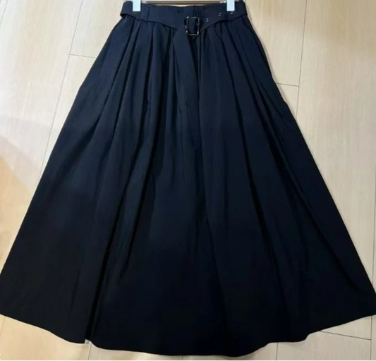 Jupe Ample Couture noire longue plissée avec ceinture, taille élastique, élégante et confortable | SuzzaneMarket