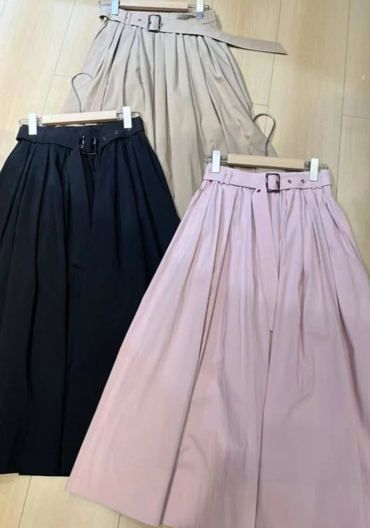 Jupe Ample Couture en trois couleurs: noir, beige et rose, longue plissée avec ceinture. |SuzzaneMarket