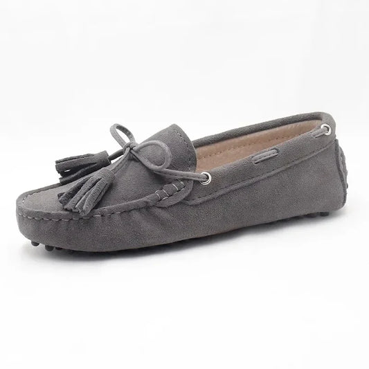 Loafers Cuir Suède BETH2 en gris, décorés de pompons et d'un noeud | SuzzaneMarket