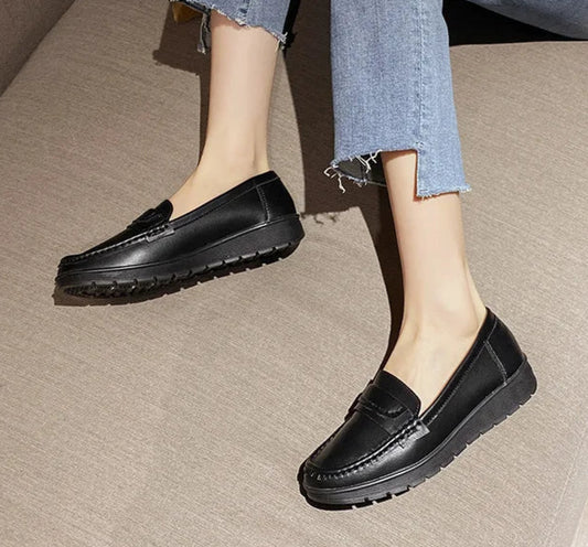 Loafers Cuir Compensés en noir avec semelle crantée, confortables et élégants pour un look classique |SuzzaneMarket