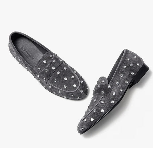 Loafers en cuir suédé gris avec strass élégants, style mocassin, parfaits pour toute occasion | SuzzaneMarket