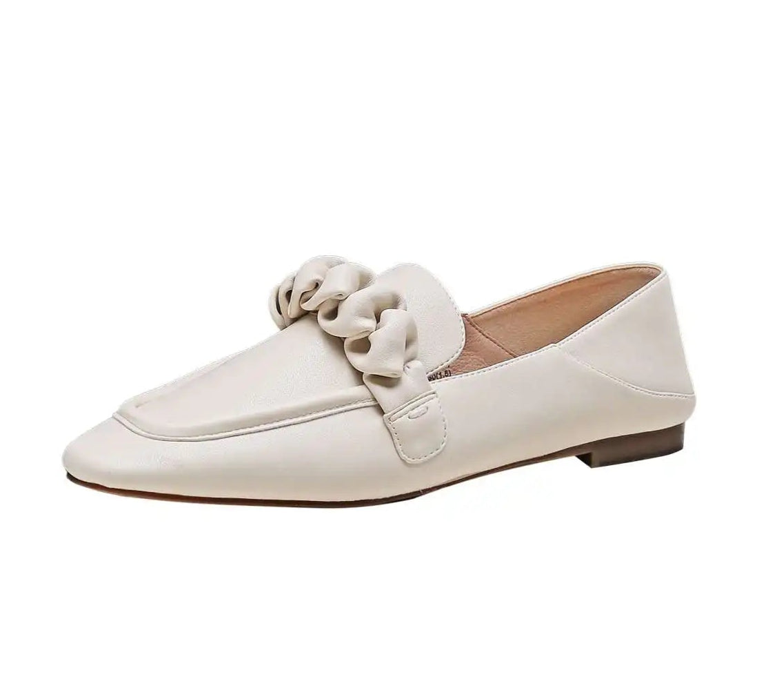 Loafers Souples Cuir beige avec nœud, tige en cuir doux et petit talon. Confort et élégance | SuzzaneMarket