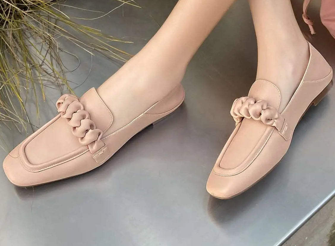 Loafers souples en cuir rose avec tresse, petit talon confortable et bout carré | SuzzaneMarket