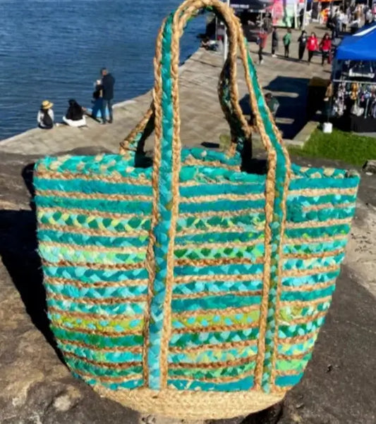 Sac jute indien fait à la main, tressage coloré et solide avec anses d'épaule.