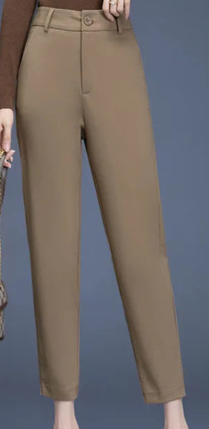 Pantalon Court Quotidien en couleur beige, coupe droite, infroissable et indéformable | SuzzaneMarket