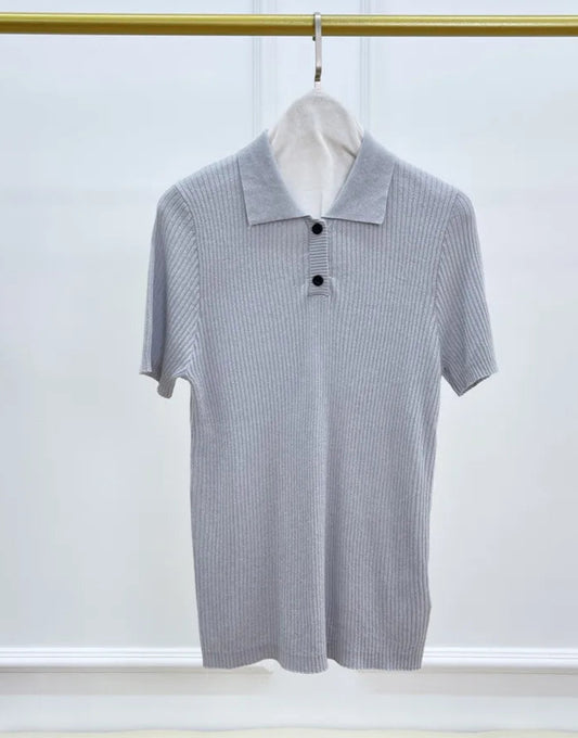 Polo en tricot mélange coton, laine et soie, couleur grise, manches courtes, ouverture 2 boutons | SuzzaneMarket