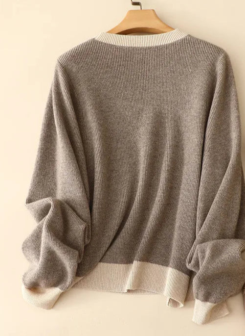 Pull Cachemire bi-colore gris avec des manches amples, 100% cachemire - Souple et confortable | SuzzaneMarket