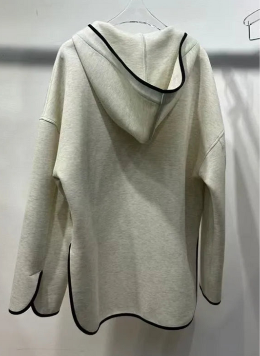Hoodie Coton Doux in soft cotton with a hood and contrasting trim. Available in two colors | SuzzaneMarket