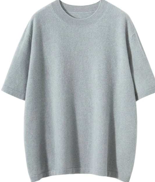 Pull cachemire printemps en gris, manches courtes, col rond, coupe loose. Ultra doux et confortable | SuzzaneMarket