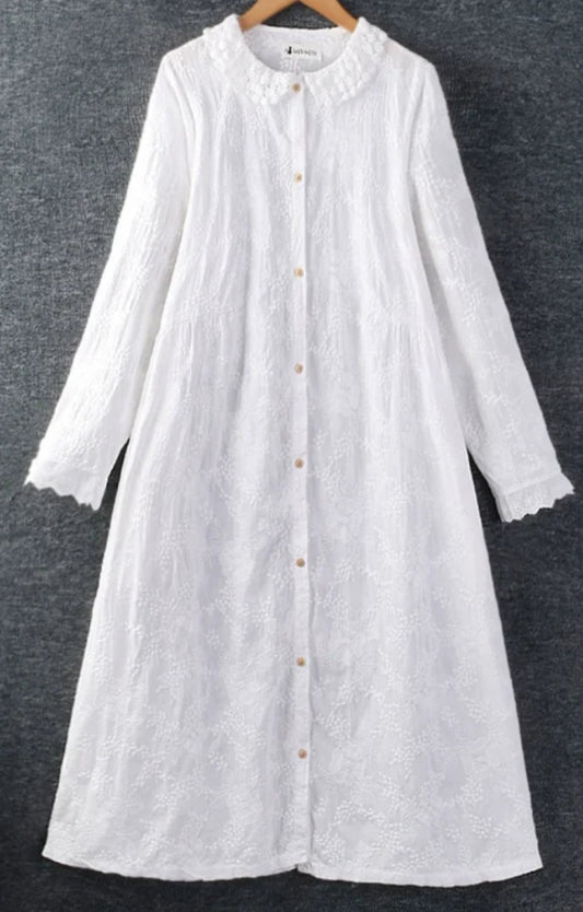Robe Mori Coton blanche en coton brodé, longueur midi, col Claudine, finition dentelle | SuzzaneMarket