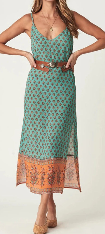 Robe longue fluide en rayonne de coton, vert à motif, décolleté en V, bretelles ajustables | SuzzaneMarket