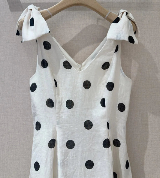 Robe Lin Bretelles à pois noirs en 100% lin, évasée avec encolure V, bretelles nouées, longueur midi | SuzzaneMarket.