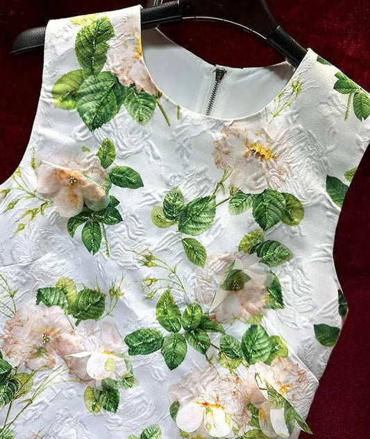 Robe Soirée Brodée avec motifs floraux, coupe Empire, col rond et fermeture zip au dos | SuzzaneMarket