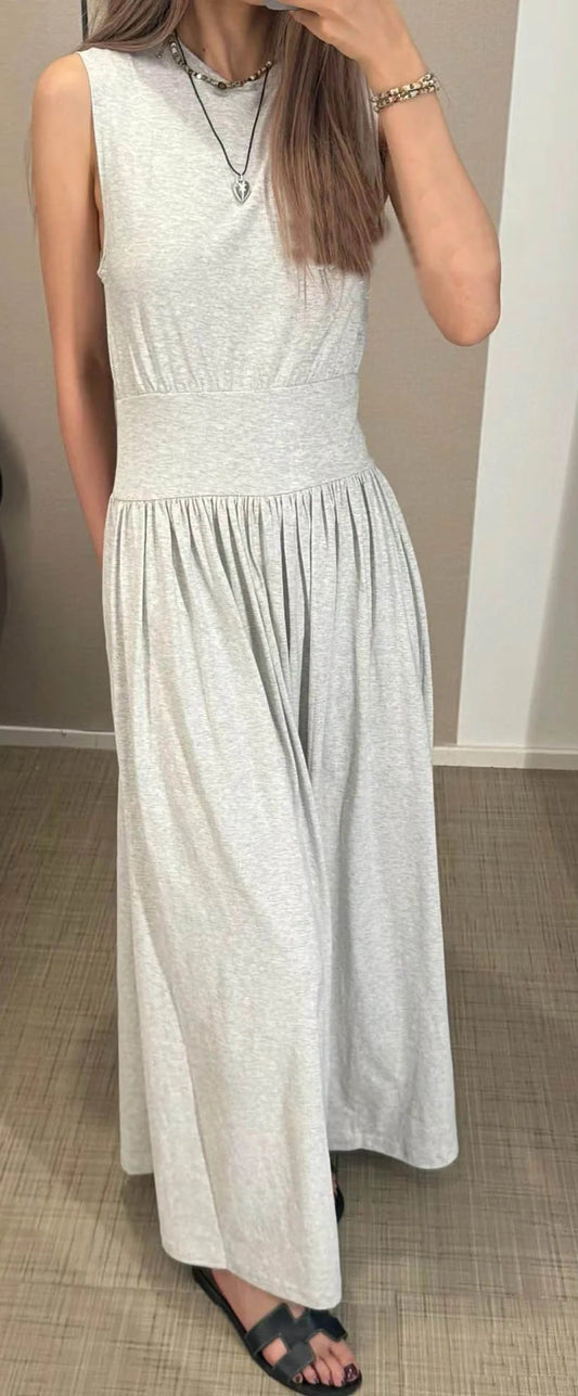 Robe T-shirt longue en gris, col rond, sans manches, taille resserrée | SuzzaneMarket