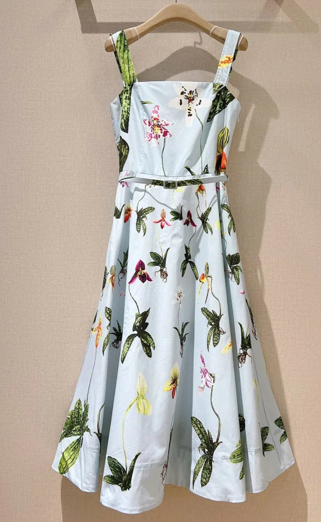 Robe midi popeline à bretelles avec imprimé floral, taille haute et encolure carrée | SuzzaneMarket.
