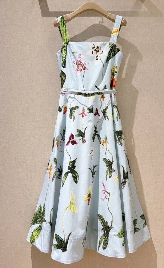 Robe midi popeline à bretelles avec imprimé floral, taille haute et encolure carrée | SuzzaneMarket.