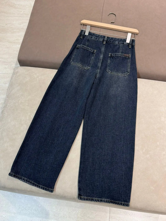 Jeans classiques, droits, taille haute en denim, légèrement stretch. Parfait pour un look moderne. | SuzzaneMarket