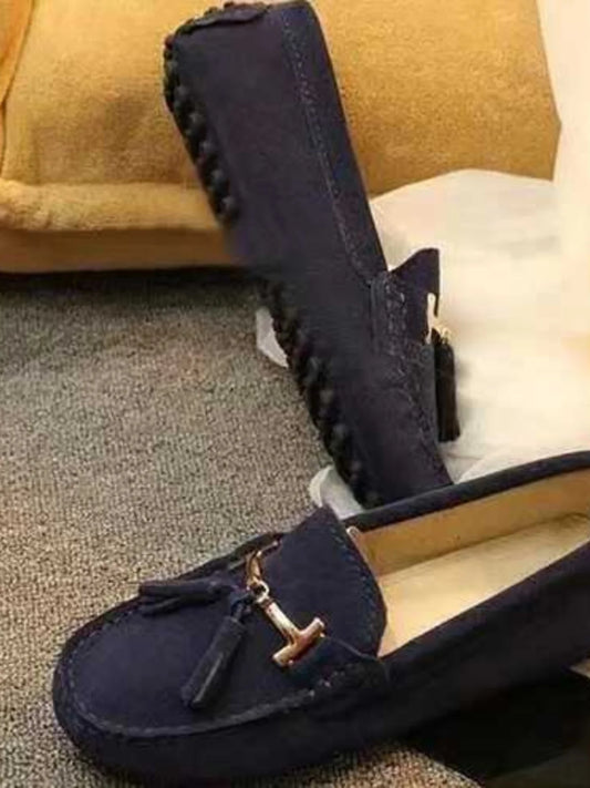 Loafers en cuir suède bleu marine avec pompons et boucle dorée, confort textile intérieur | SuzzaneMarket