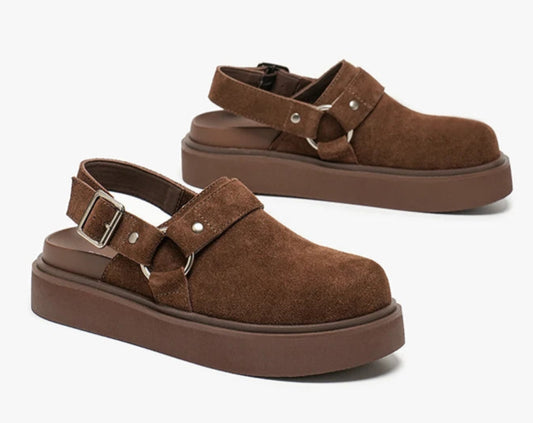 Sabots Parker en cuir suédé brun avec bride au talon et semelle épaisse | SuzzaneMarket