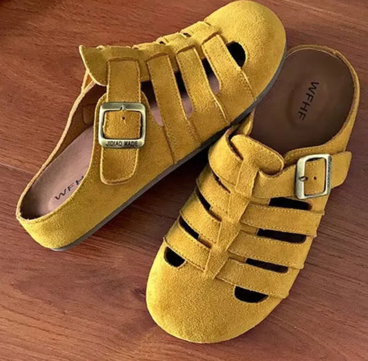 Sabots en cuir suède jaune avec brides et boucle, semelle caoutchouc confortable | SuzzaneMarket