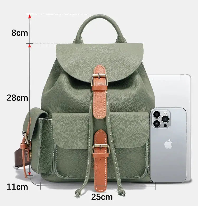 Sac à Dos Cuir Grainé CAMPER en vert avec dimensions, poches extérieures et intérieure, disponible sur Suzzanemarket.