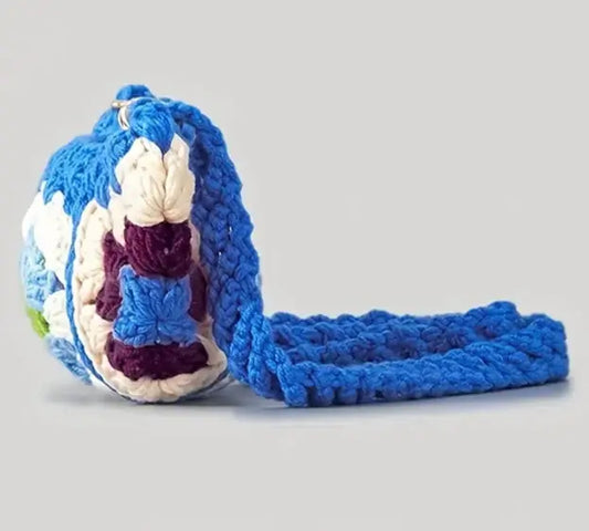 Bandoulière Banane Crochet - YLLS - Petit sac banane en laine tressée au crochet, couleur bleue et motifs colorés.