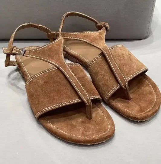 Sandales Romaines en Cuir Suède, style tongs avec bride d'orteil, boucle au talon, semelle fine | SuzzaneMarket
