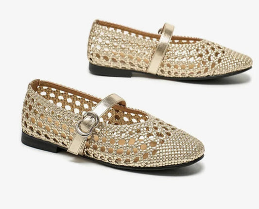 Mary Janes en cuir tressé gold avec bride, fermeture boucle, style élégant | SuzzaneMarket