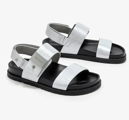 Sandales Gladiator Cuir Frappé en argent avec larges brides et bride talon réglable | SuzzaneMarket