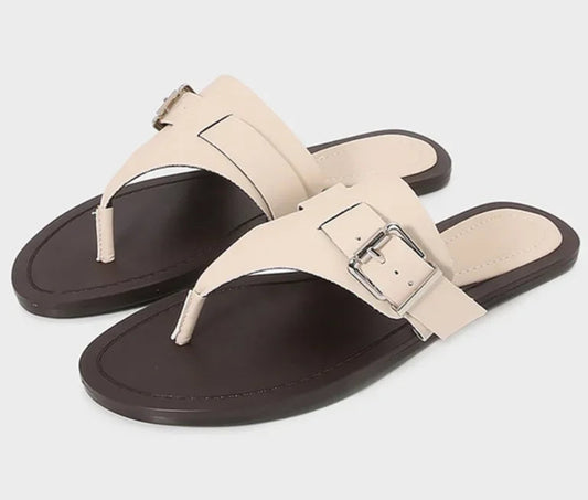 Tongs Souples Chics - TIRIS - en cuir synthétique avec bride décorative, semelle lisse | SuzzaneMarket