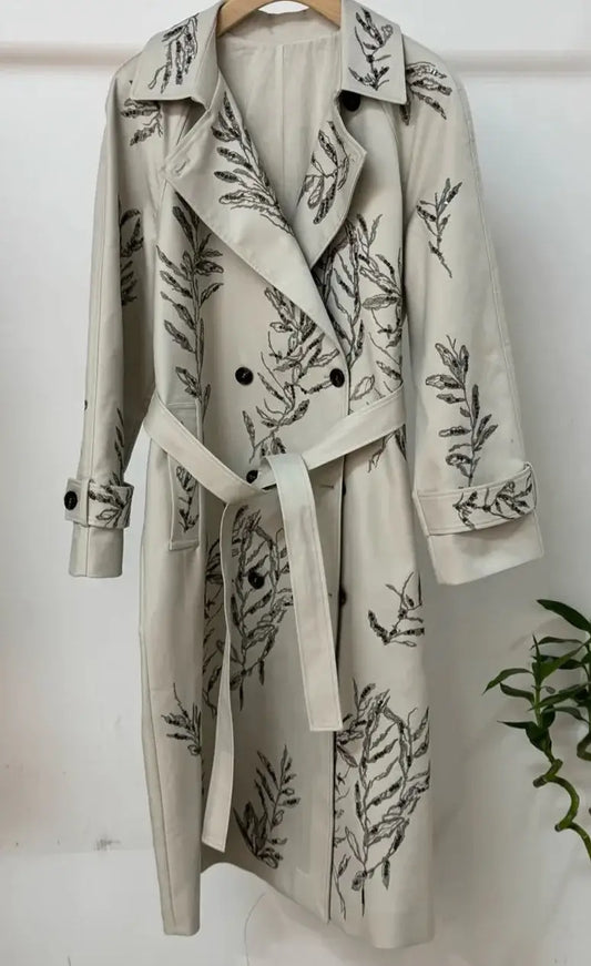 Trench mi-saison coton brodé avec sequins, coupe loose, doublé, motifs élégants | SuzzaneMarket