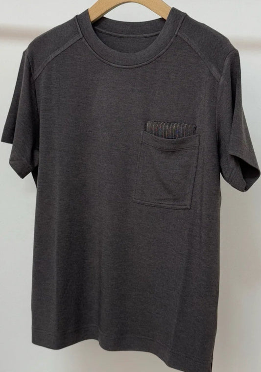 T-shirt doux en jersey, mélange de matières, col rond, manches courtes, broderie de poche | SuzzaneMarket