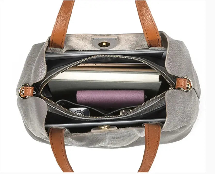 Sac shopping BILA en cuir grainé, ouvert pour montrer grande capacité et double anse, idéal pour le quotidien.