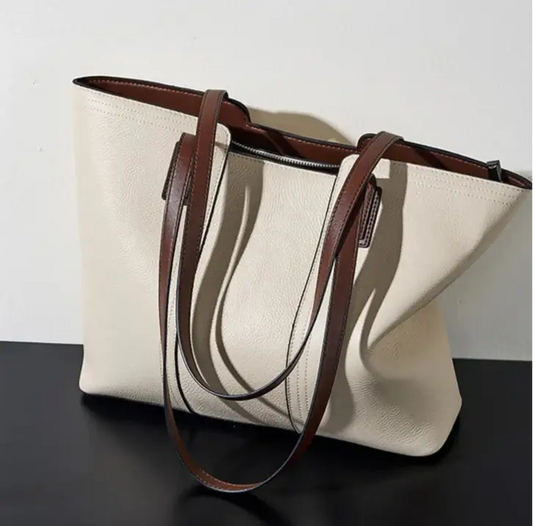 Grand Sac Tote Cuir Grainé beige avec anses en cuir marron et fermeture zipper, idéal pour un style élégant.