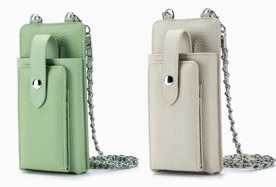 Pochette téléphone cuir -CYLA- en vert et beige, avec bride d'épaule chaîne et poche pour téléphone, cartes et argent.