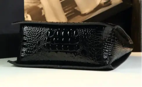 Sac Tote Cuir Croco noir, cuir texturé, rigide avec poches, par SuzzaneMarket - 7 couleurs disponibles.
